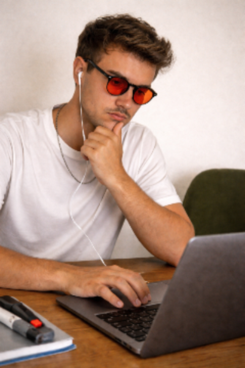 Cliente con gafas